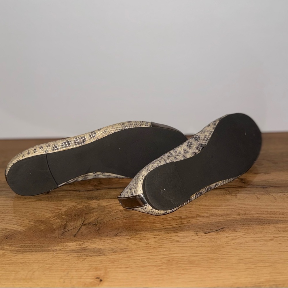 Tory Burch Verbena Silver Metallic Snakeskin Shoes, Size 7.5 Great Condition - Picture 4 of 5